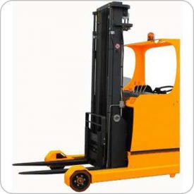 Reach Truck With Retractable Mast